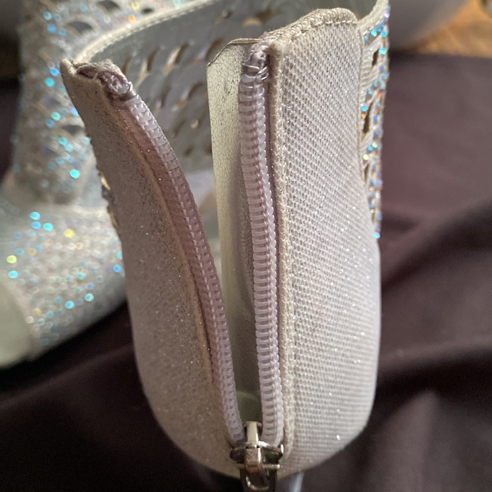 Pierre Dumas silver pee toe shoes - Picture 5 of 12